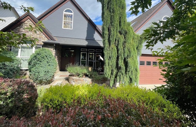 Gorge Getaway in Hood River