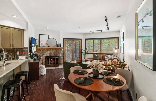 Gorgeous 1BR Steps From Lifts w/Private Hot Tub!