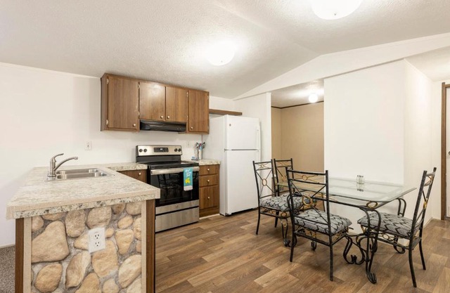 Gorgeous 3BR Guest House - Near COTA F1s & Airport