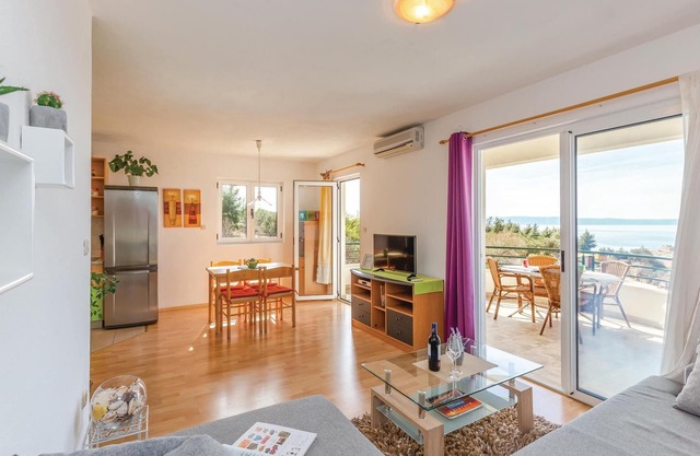 Gorgeous apartment in Makarska