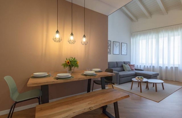 Gorgeous apartment located on two levels, third and fourth floors, of a building WITHOUT an elevator (accessible up to the second floor and then continuing up a flight of stairs).In 67 sqm of space it can accommodate 6 people.The property is located in t