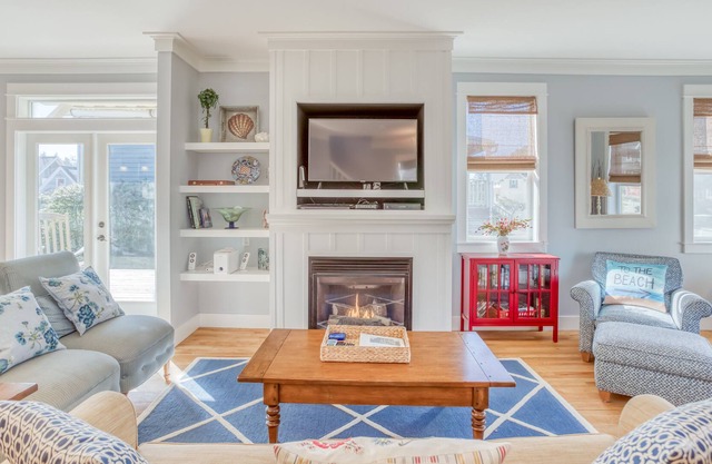 Gorgeous Craftsman 3-Bedroom Has Private Deck, Hot Tub & Olivia Beach Amenities!