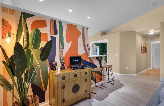 GORGEOUS HOME 8 min drive to DT & walk to breweries
