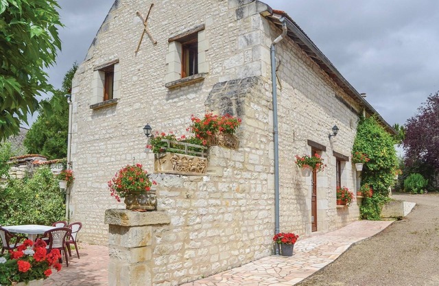 Gorgeous home in Assay