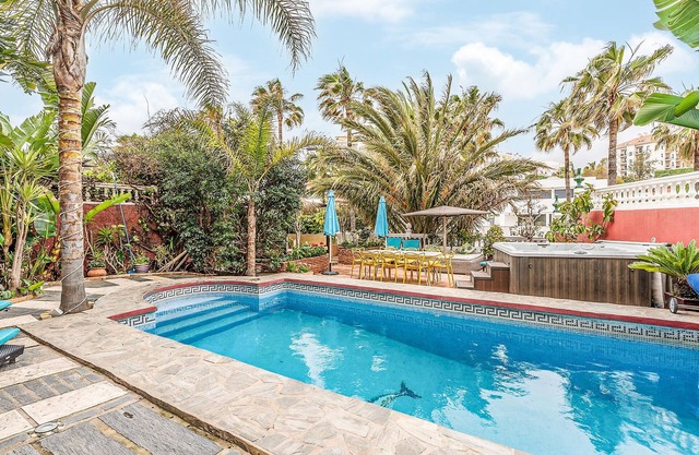 Gorgeous home in Benalmádena with sauna