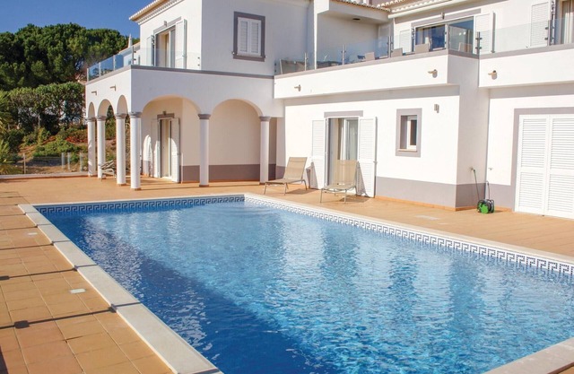 Gorgeous home in Budens
