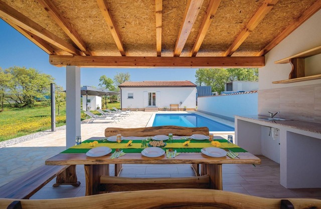 Gorgeous home in Buje with kitchen