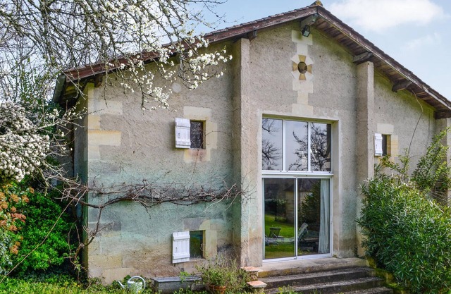 Gorgeous home in Coutras with WiFi