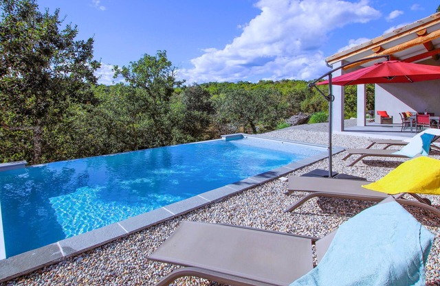 Gorgeous home in Labeaume with kitchen
