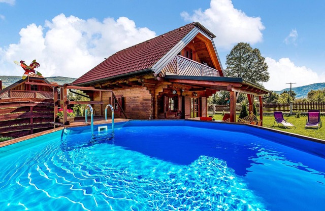 Gorgeous home in Licko Lesce