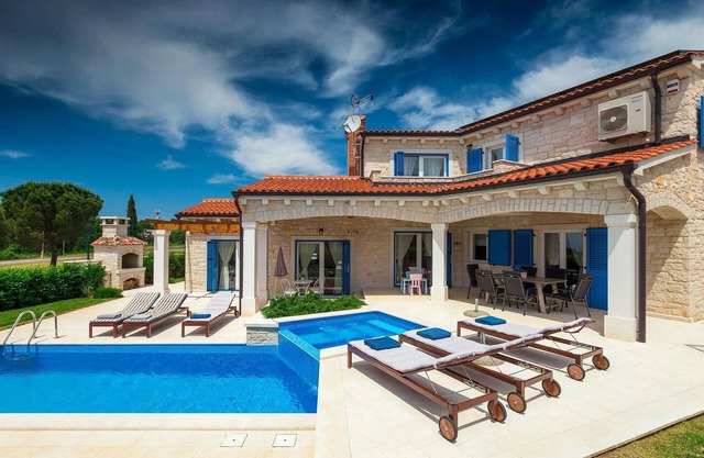 Gorgeous home in Porec with sauna