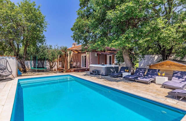 Gorgeous home in Pula with WiFi