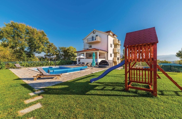 Gorgeous home in Trilj with kitchen