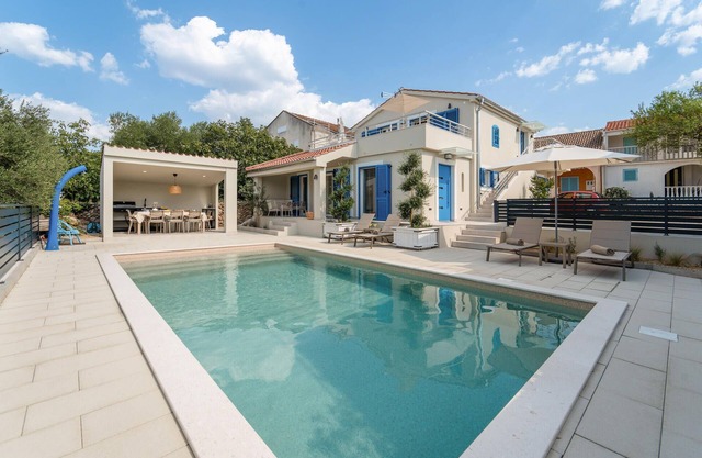 Gorgeous home in Zdrelac