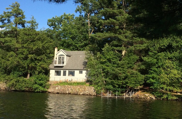 Gorgeous lakefront home close to Burlington!