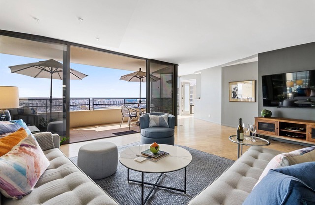 Gorgeous Luxury Highrise w/Spectacular Marina & Ocean Views