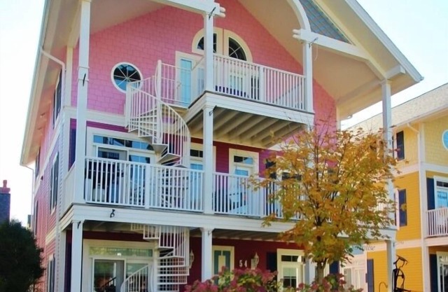 Gorgeous Modern Home, Perfect Vacation Home Inside Historic Chautauqua Institution!