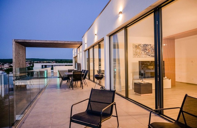 Gorgeous sea view luxury apartment with private jacuzzi