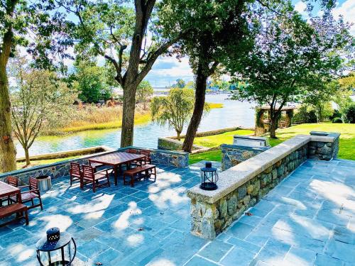 GORGEOUS WATER FRONT HOUSE/HUGE GARDEN & SEA ACCESS