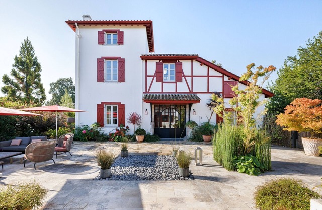 GORRIA - Luxury villa, heated swimming pool, tennis court, bowling green in Arcangues