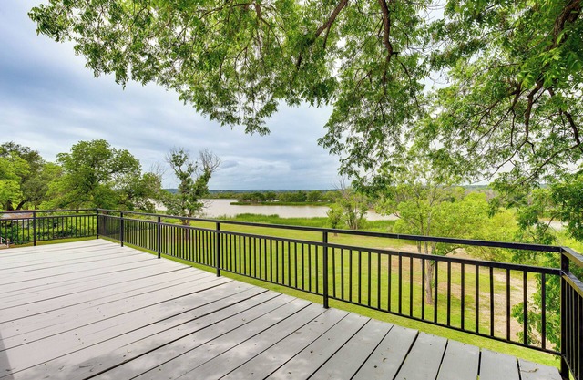 Granbury Home w/Lake Views ~ 6 Mi to Boat Launch!