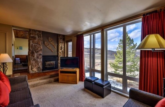 Granby Ranch, 2 BR, near Winter Park. Slopeside. Sleeps 8.nn