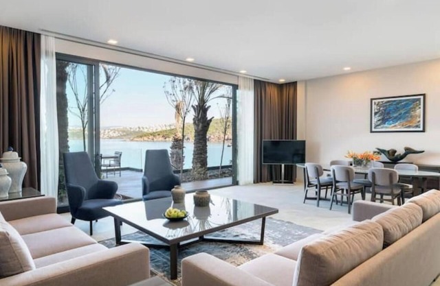 Grand Admiral Villa Seafront Ultra Luxury