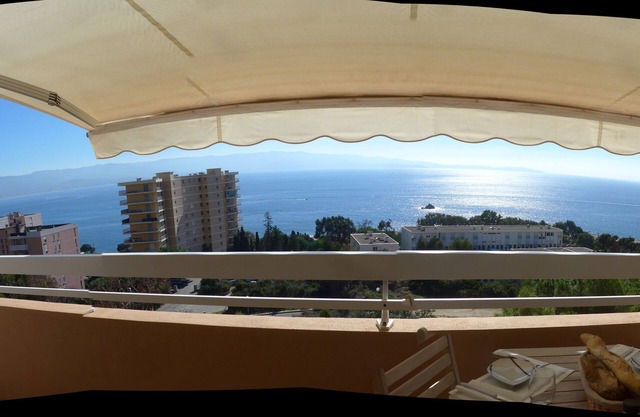 Grand F2 route des Sanguinaires large terrace with 180° sea view not overlooked