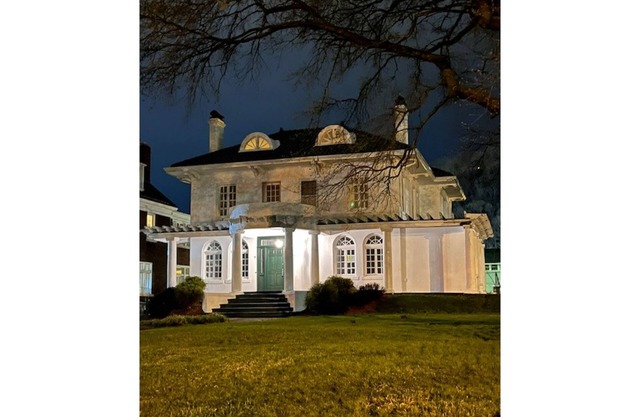 Grand Old White Capitol Executive Suite