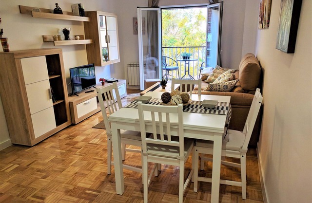 Great Apt near Atocha 3hab 2b