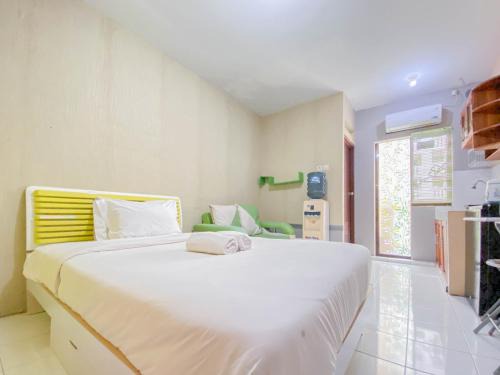 Great Deal Studio at Gateway Ahmad Yani Cicadas Apartment By Travelio