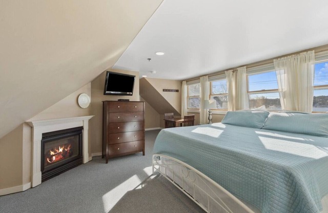 Great Harbor Inn Ellis Room 25