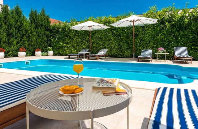 Great Holiday Villa with 4 bedrooms and amazing swimming pool!
