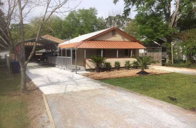 Great Location in Sulphur 1/2 Mile to I-10 Exit 20 2 Beds