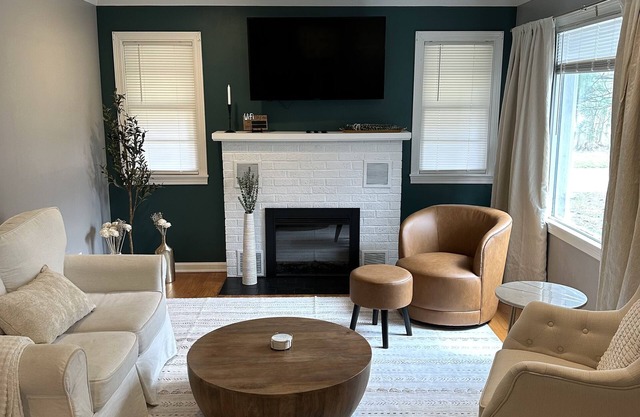 Great location! Sleeps 8 with comfortable beds and a game room!