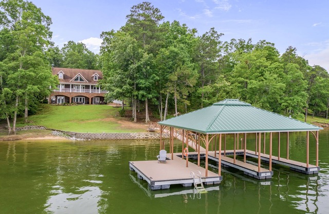 Great Views: 5 BR, 4.5 BA in Double Springs, Sleeps 18