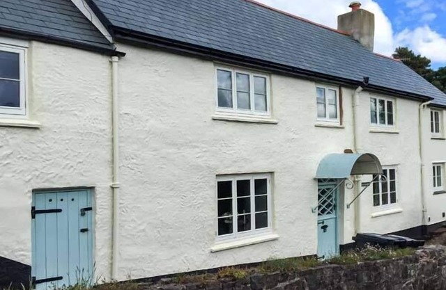GREENSLADES, pet friendly, character holiday cottage in Exford