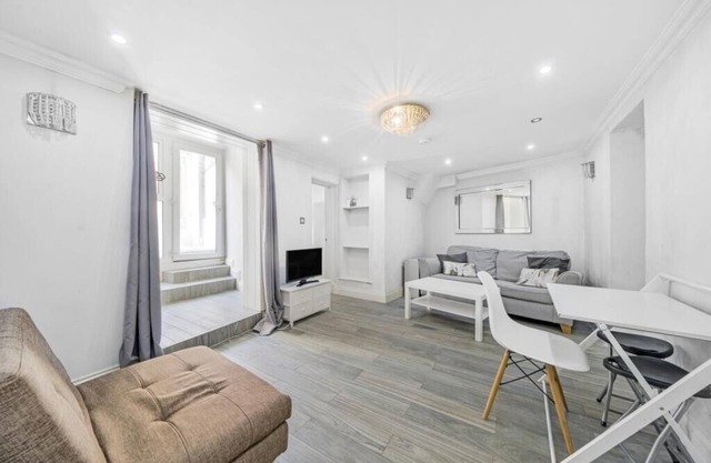 Greenwich one bedroom garden flat
