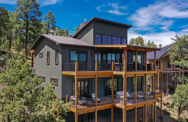 Grindstone Cowboy w/Hot tub, Pool table & Pet Friendly