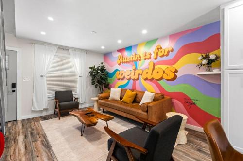 Groovy Townhouse near SoCo