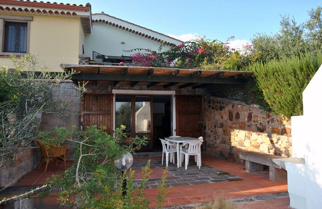 Ground floor apartment, veranda with barbecue, garden, tennis court