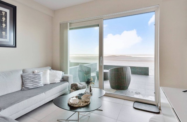 Ground floor apartment on the seawall of De Panne!