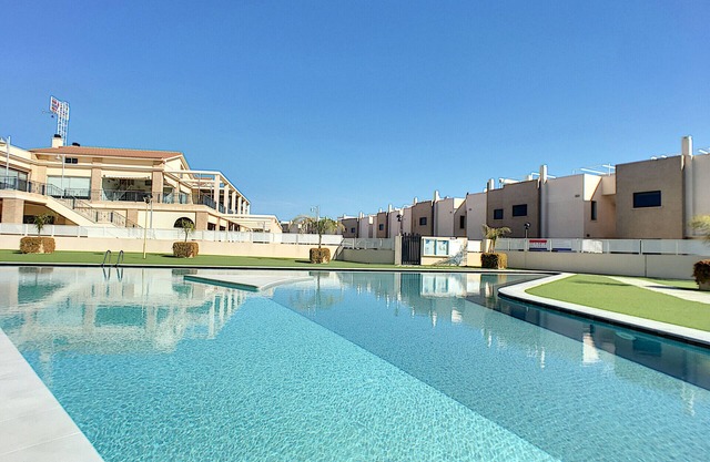 Ground floor, communal pool, free wifi, free parking