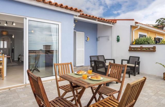 Ground floor house with outdoor space, in Garajau - Terrace Vila II