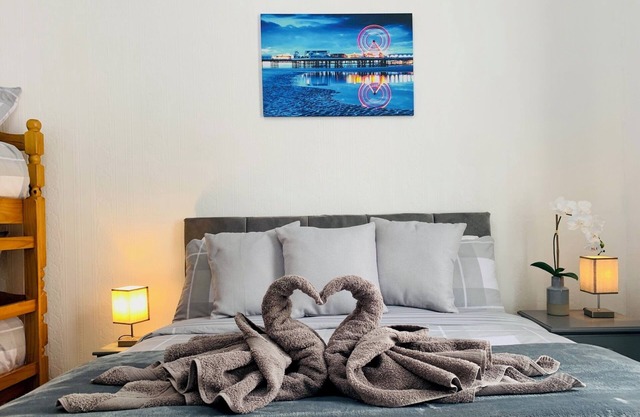 Ground Floor Pet Friendly Family Apartment by The Pleasure Beach, Free Parking