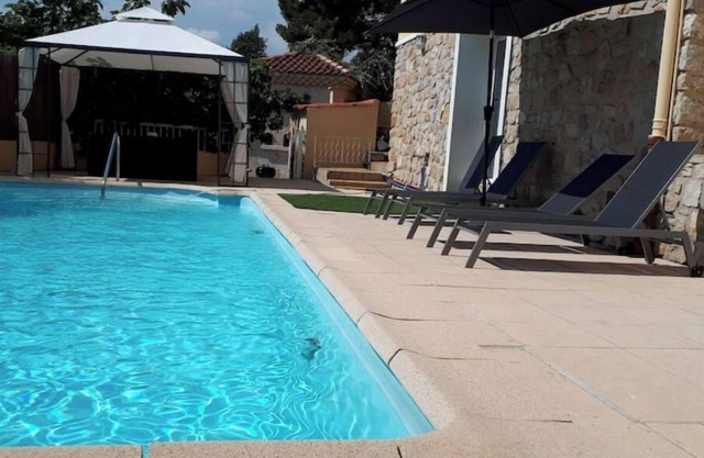 Ground floor villa sleeps 6 with swimming pool.