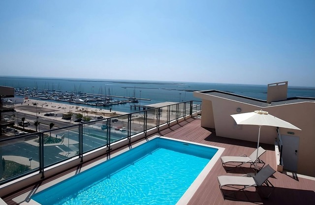 Group Getaway! 3 Spacious Apartments, Outdoor Pool, Check Out City of Faro!