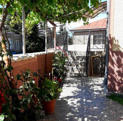 Gues House Aisi