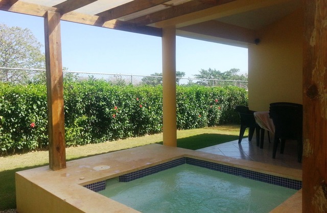 Guest-friendly budget villa, TV, internet, outdoor bath pool