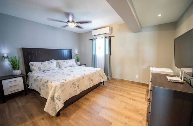 Guest-friendly penthouse on Sosua strip, private pool/snooker!